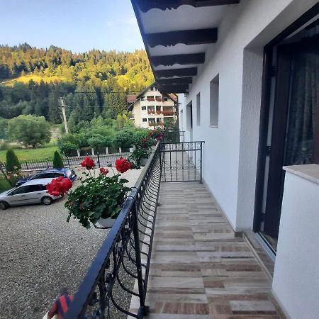 Casa Dana Olteanu Hotell Moeciu De Sus Exteriör bild